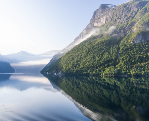 Frühmorgens im Geirangerfjord, Norwegen