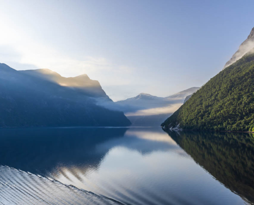 Frühmorgens im Geirangerfjord, Norwegen